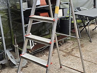 Lot 8 - trapladder 6 treden - afbeelding 1 van  3