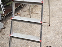 Lot 8 - trapladder 6 treden - afbeelding 2 van  3