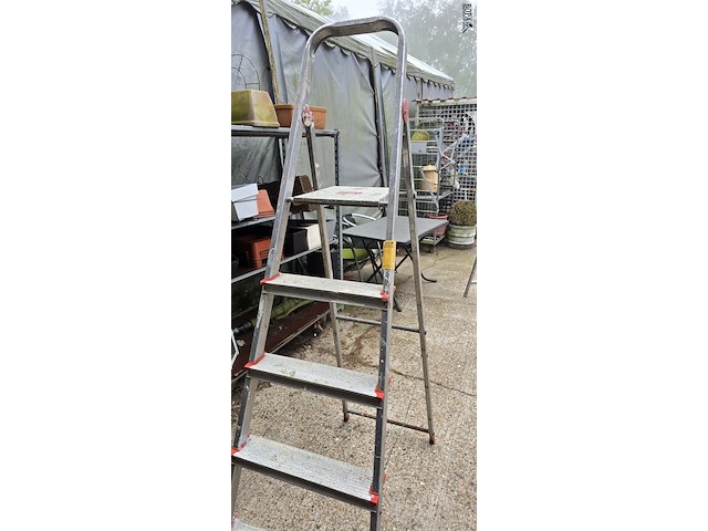 Lot 8 - trapladder 6 treden - afbeelding 3 van  3