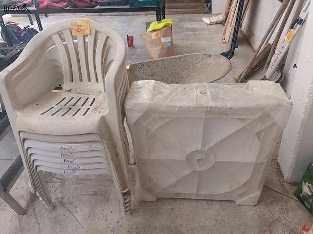 Lot 8 - tuinstoelen en tuintafel - afbeelding 1 van  3