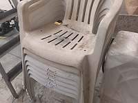 Lot 8 - tuinstoelen en tuintafel - afbeelding 2 van  3