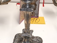 Lot 8 - verzilverde kandelaar wilcox - afbeelding 2 van  5