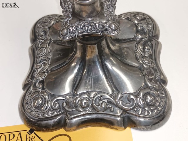 Lot 8 - verzilverde kandelaar wilcox - afbeelding 3 van  5