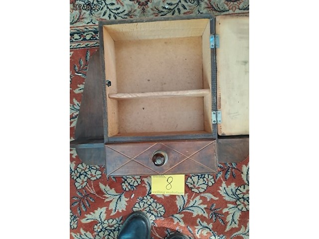 Lot 8 - vintage houten toiletkastje '30 met kleine spiegel en lade - afbeelding 2 van  2