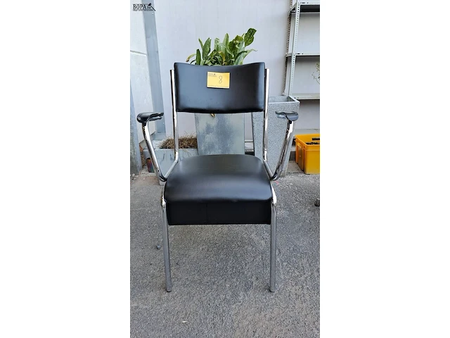 Lot 8 - vintage toiletstoel met verchroomd stalen frame, zwart kunst - afbeelding 1 van  4