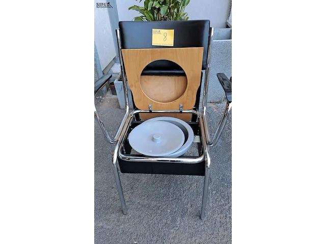 Lot 8 - vintage toiletstoel met verchroomd stalen frame, zwart kunst - afbeelding 3 van  4