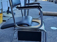 Lot 8 - vintage toiletstoel met verchroomd stalen frame, zwart kunst - afbeelding 4 van  4