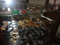 Lot 8 - vitrinekastje met collectie aanstekers - afbeelding 4 van  6