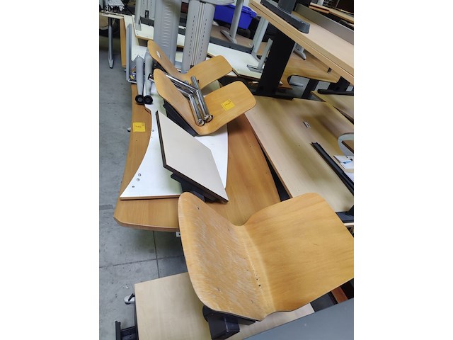 Lot 8 - wachtbank - afbeelding 1 van  3