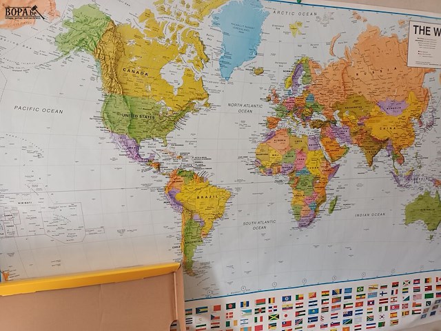 Lot 8 - wenskaarten en postzegels. 1 doos - afbeelding 2 van  4