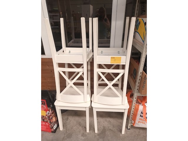 Lot 8 - witte houten ikea stoelen. 4 stuks - afbeelding 1 van  4