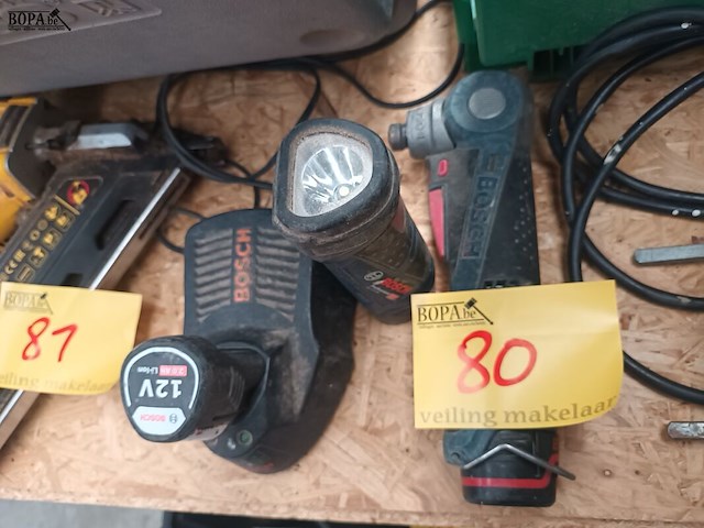 Lot 80 - accu hoekschroefmachine en lamp - afbeelding 1 van  6