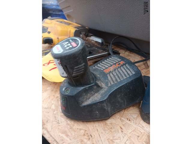 Lot 80 - accu hoekschroefmachine en lamp - afbeelding 2 van  6