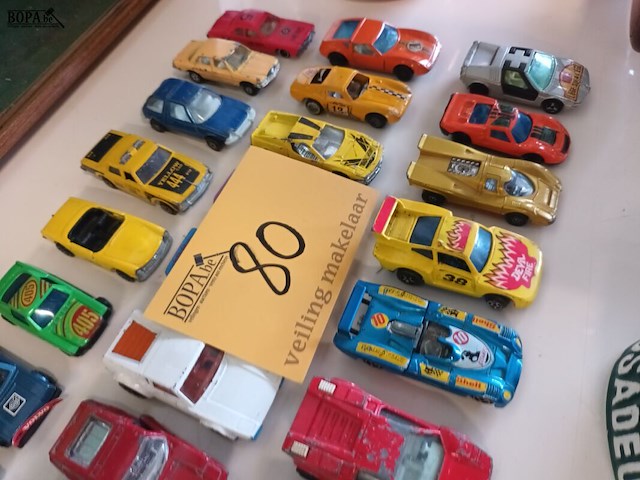 Lot 80 - auto’s op schaal. 24 stuks - afbeelding 3 van  4