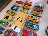 Lot 80 - auto’s op schaal. 24 stuks - afbeelding 3 van  4