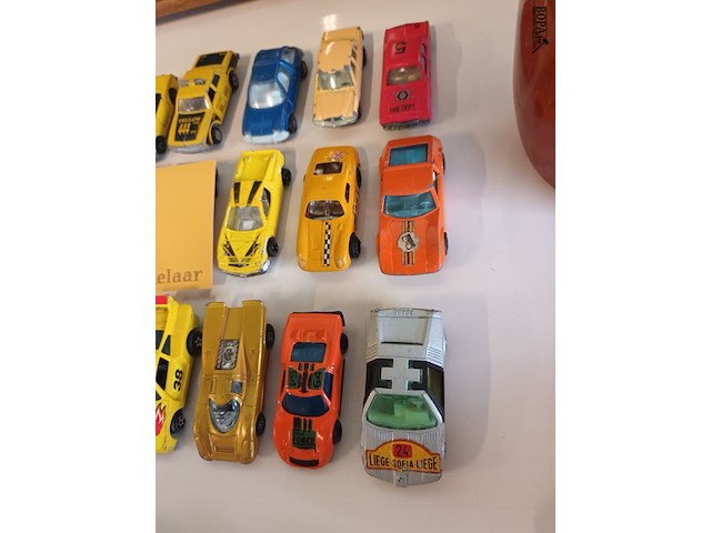 Lot 80 - auto’s op schaal. 24 stuks - afbeelding 4 van  4