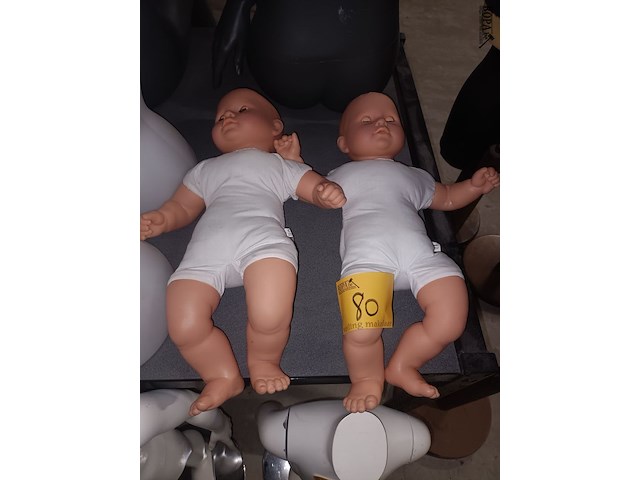 Lot 80 - baby paspop. 2 stuks - afbeelding 1 van  4