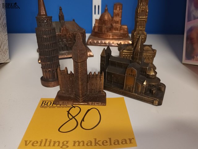 Lot 80 - bekende gebouwen in metaal. 6 stuks - afbeelding 3 van  3