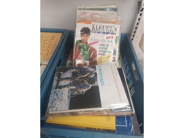 Lot 80 - boeken. 3 bakken - afbeelding 2 van  6