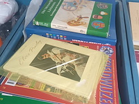 Lot 80 - boeken. 3 bakken - afbeelding 4 van  6