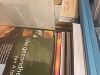 Lot 80 - boeken. 3 bakken - afbeelding 5 van  6