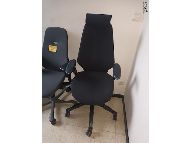 Lot 80 - bureaustoelen en vergaderstoelen - afbeelding 2 van  3