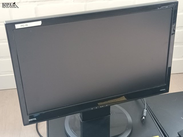 Lot 80 - desktop pc’s en schermen - afbeelding 5 van  5