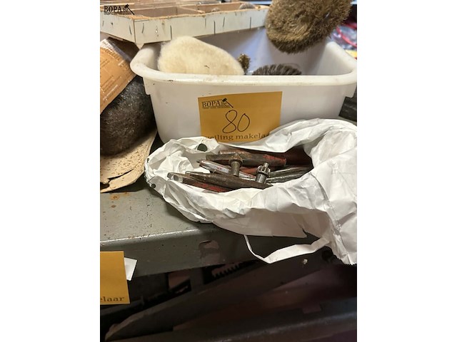 Lot 80 - diverse boorkitjes, staalwol, roterende borstels, schuurschi - afbeelding 2 van  8