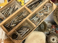 Lot 80 - diverse boorkitjes, staalwol, roterende borstels, schuurschi - afbeelding 4 van  8