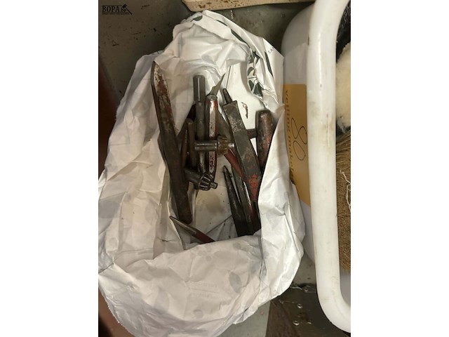 Lot 80 - diverse boorkitjes, staalwol, roterende borstels, schuurschi - afbeelding 7 van  8