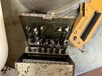 Lot 80 - diverse boorkitjes, staalwol, roterende borstels, schuurschi - afbeelding 8 van  8