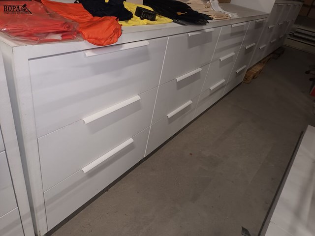 Lot 80 - dubbelzijdige ladekast - afbeelding 2 van  3