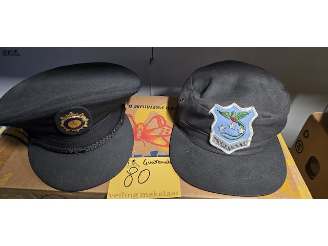 Lot 80 - guatemala 1 kepie + 1 pet - afbeelding 1 van  3