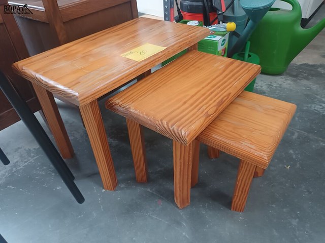 Lot 80 - houten bijzettafels - afbeelding 1 van  3