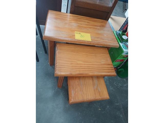 Lot 80 - houten bijzettafels - afbeelding 2 van  3