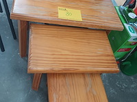Lot 80 - houten bijzettafels - afbeelding 2 van  3
