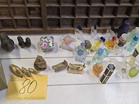 Lot 80 - houten letterbak met divers miniatuurtjes - afbeelding 3 van  4