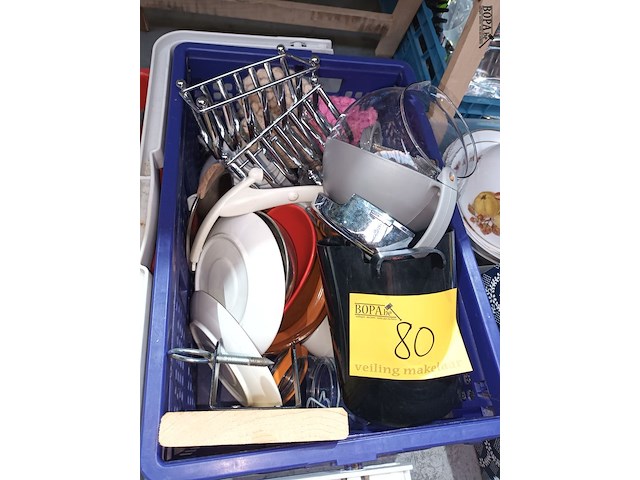 Lot 80 - huisraad. 1 bak - afbeelding 1 van  4
