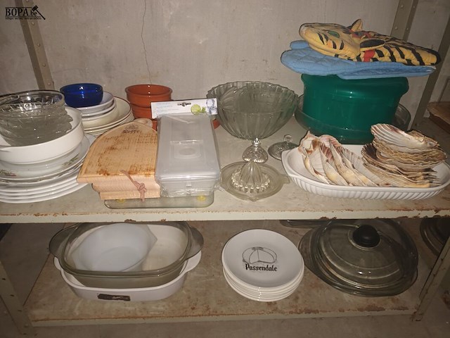 Lot 80 - keukengerei en huisraad. inhoud rek - afbeelding 4 van  4