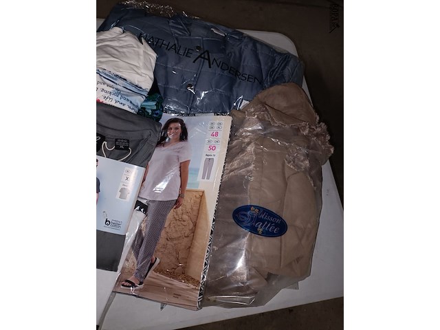 Lot 80 - kledij - afbeelding 3 van  5