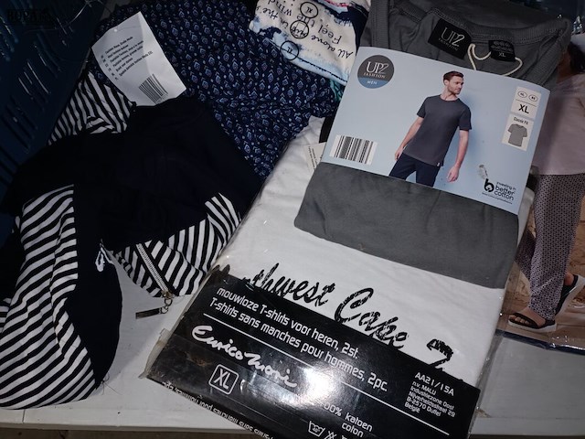 Lot 80 - kledij - afbeelding 5 van  5