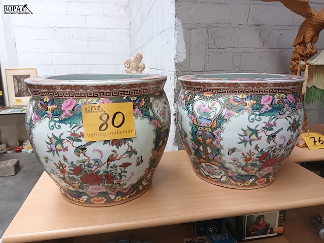 Lot 80 - koppel chinese bloempotten - afbeelding 1 van  7