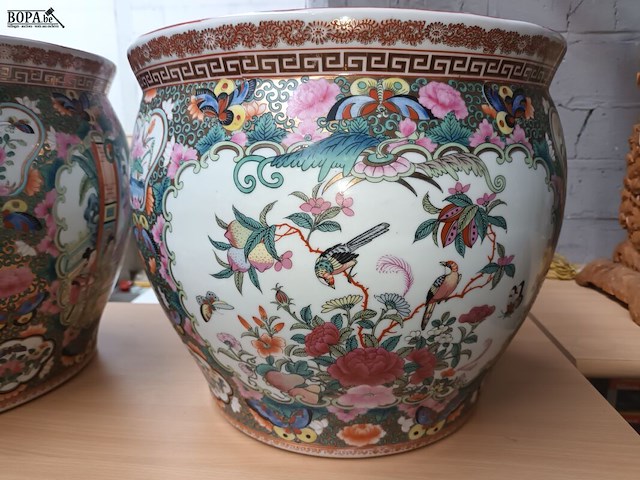 Lot 80 - koppel chinese bloempotten - afbeelding 5 van  7