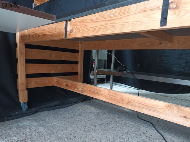 Lot 80 - mobiele houten werktafel - afbeelding 3 van  3