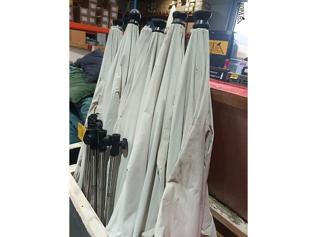 Lot 80 - parasol. 7 stuks - afbeelding 3 van  3