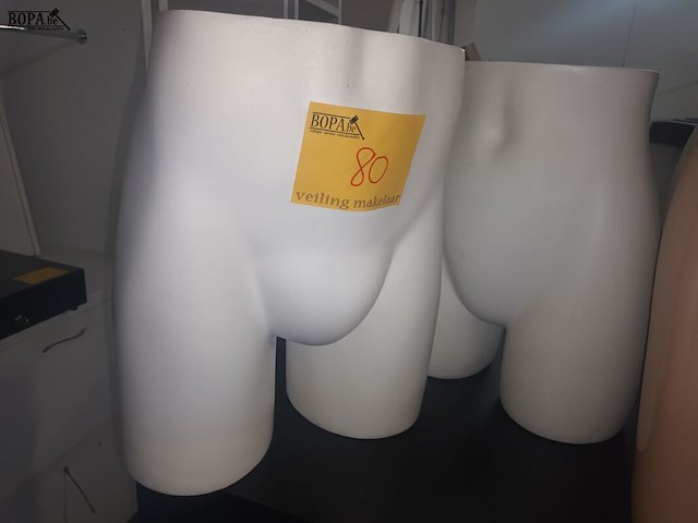 Lot 80 - pasmodel heup. 2 stuks - afbeelding 2 van  2