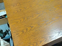 Lot 80 - prachtige eiken tafel met vierkante poten - afbeelding 2 van  5