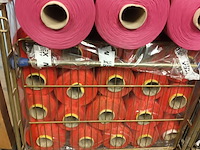 Lot 80 - rolcontainer met bobijnen garen - afbeelding 3 van  4