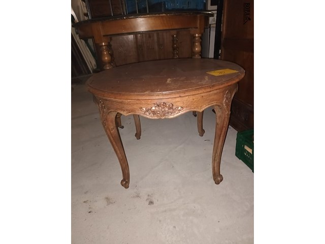 Lot 80 - ronde houten salontafel - afbeelding 1 van  3