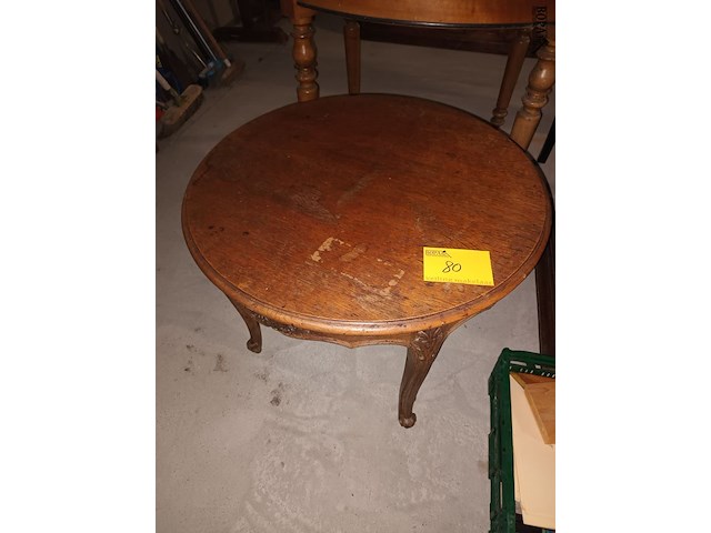Lot 80 - ronde houten salontafel - afbeelding 3 van  3